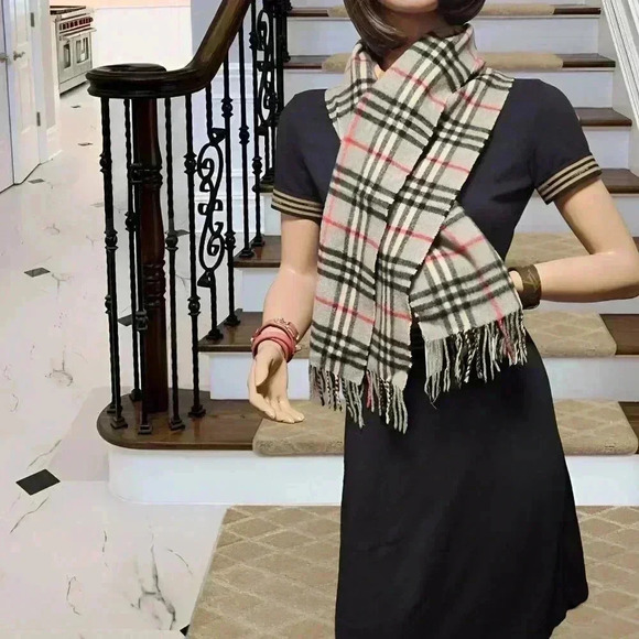 Burberry Novacheck Grey πππ% πππ¬π‘π¦ππ«π Scarf - Picture 9 of 12